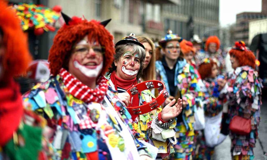 Covid, in arrivo nuove misure restrittive per le feste di Carnevale e San Valentino