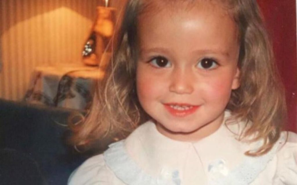 Era bellissima già allora: riconoscete questa splendida bambina, oggi celebre conduttrice?