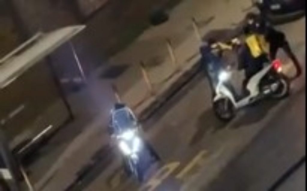 Rider picchiato e derubato a Napoli: arrestati 5 uomini, ecco tutti gli aggiornamenti