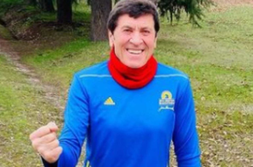 Gianni Morandi, il retroscena sul suo passato: “Mio padre mi costringeva”