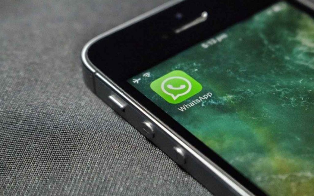 WhatsApp, la Polizia postale mette in guardia i cittadini: allarme frode, l’invito alla cautela