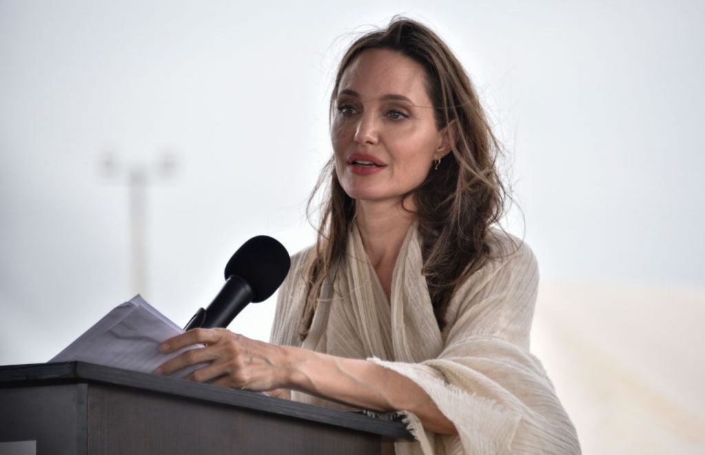 Angelina Jolie, la casa in cui vive con i suoi 6 figli: incredibile, una scelta ‘importante’