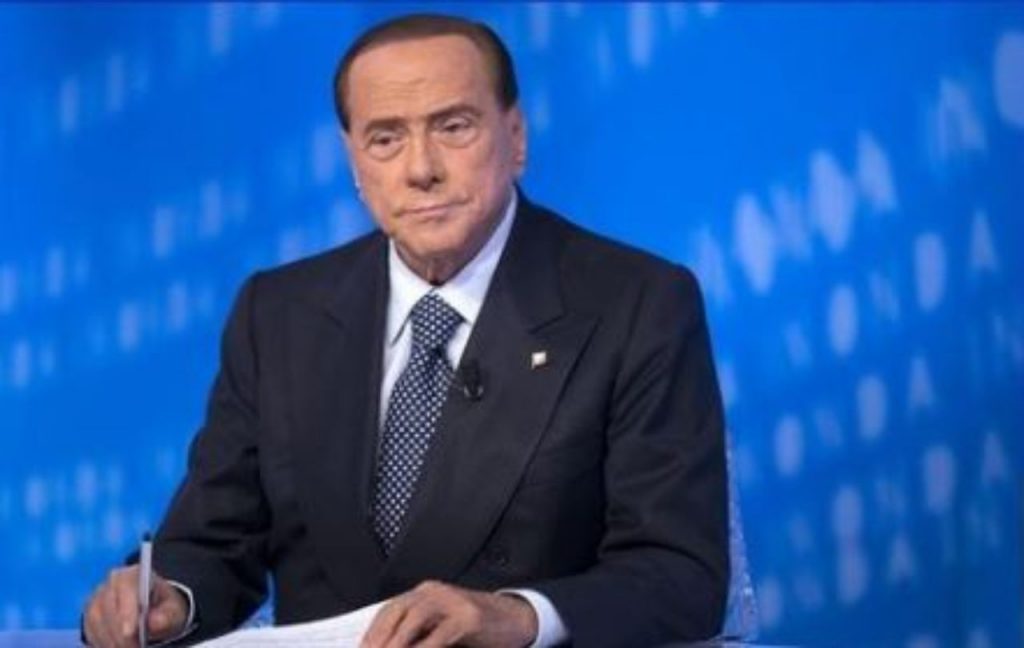 Incidente per Silvio Berlusconi: il leader di Forza Italia a Milano per degli accertamenti