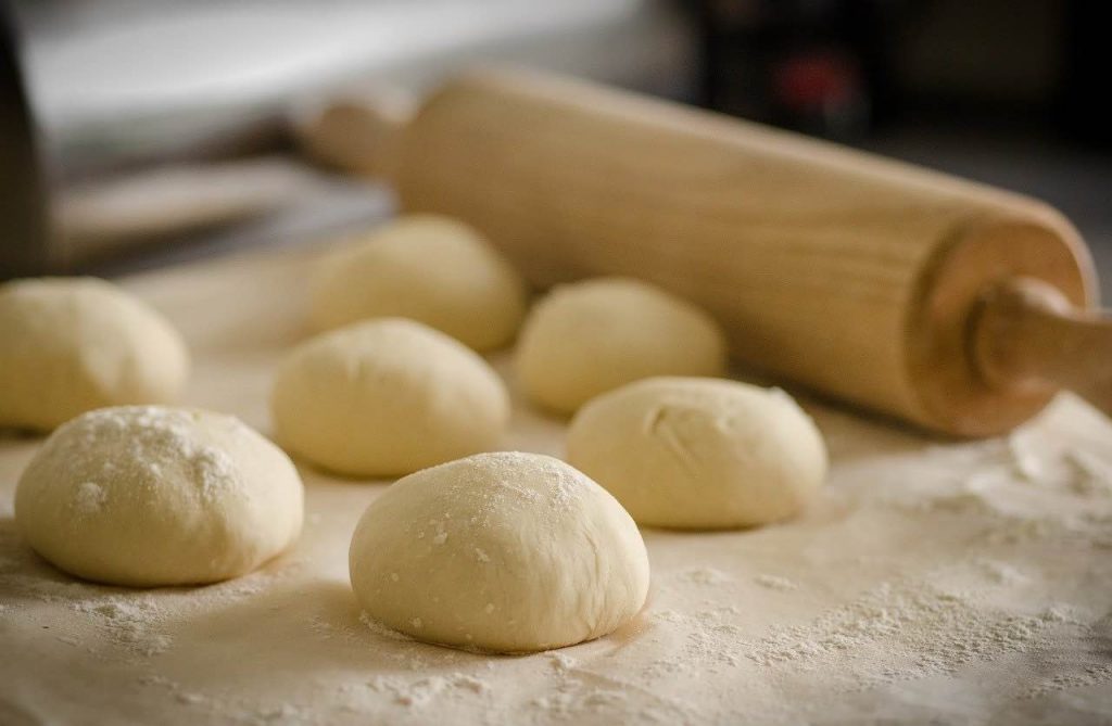 Pizza in teglia, se provi questo impasto ti accorgi subito di aver sempre sbagliato