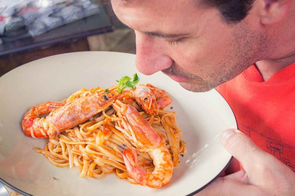 Perché uscire con un uomo che sa cucinare: quando lo saprete non potrete più farne a meno!