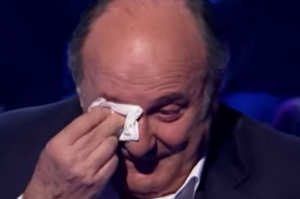 Gerry Scotti in grave difficoltà: Maurizio Costanzo decide di aiutarlo