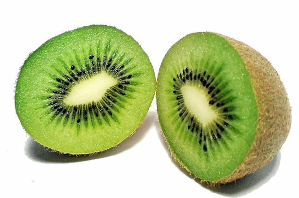 Kiwi: mangiarne uno ogni giorno ha un incredibile effetto. Lo sapevate?