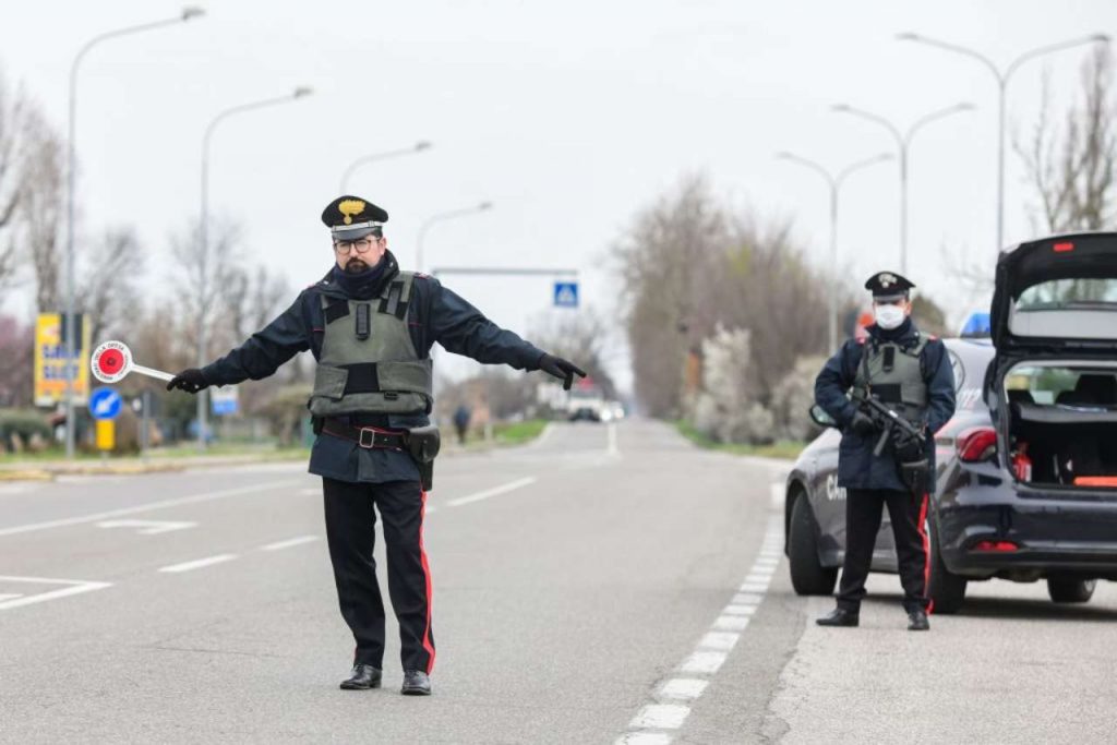 Varianti Covid, “Lockdown totale”: zona rossa per evitare spostamenti e contagi