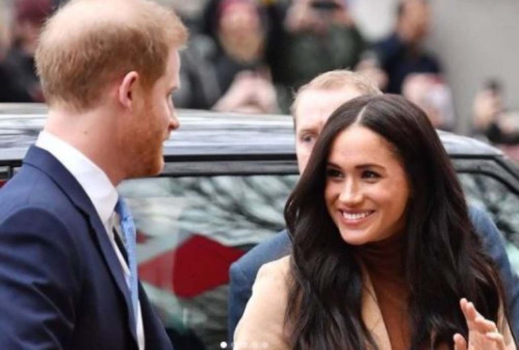 Grandi notizie per la famiglia reale, Harry e Meghan in dolce attesa: la bellissima foto della coppia