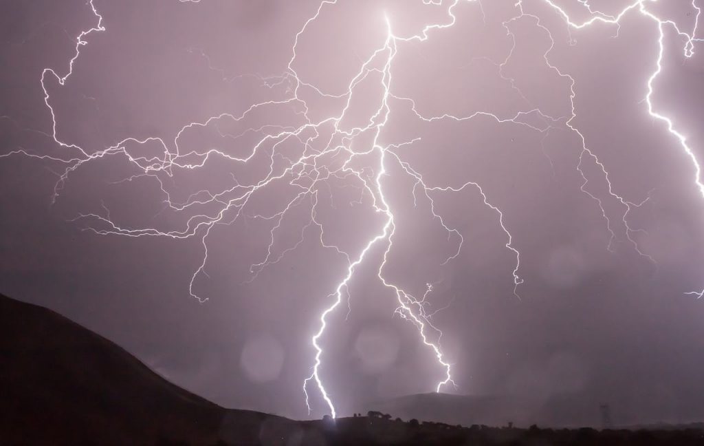 Allarme meteo: in arrivo una nuova settimana di freddo, rovesci e nubifragi