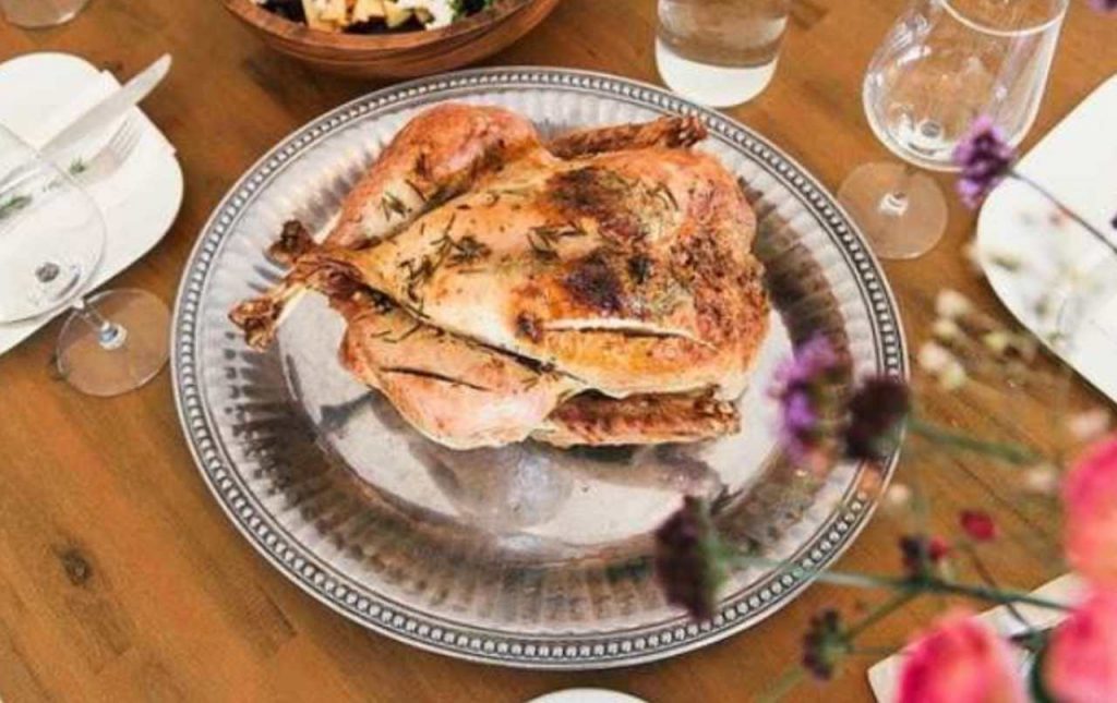 Pollo al forno, come fare per renderlo più sugoso: basta un solo passaggio!