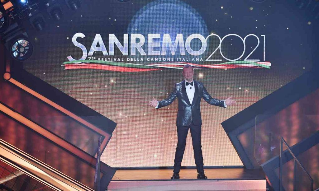 Amadeus in conferenza stampa, commento su Sanremo 2022: lo rivedremo alla conduzione?