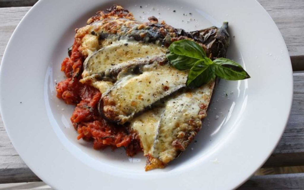 Melanzane “imbottite” al forno: l’alternativa gustosa alla solita cena