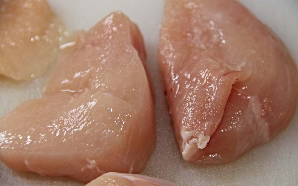 Petto di pollo, l’avete mai abbinato a questo ‘particolare’ contorno? È buonissimo!