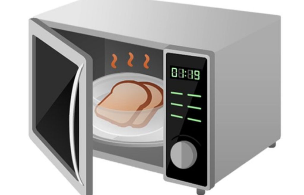 Come pulire il forno a microonde: usa questi semplici ingredienti per un risultato straordinario!