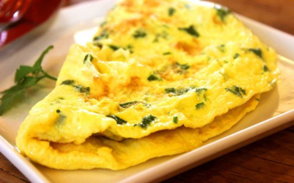 Frittata, così non l’avete mai mangiata: imbottitela con questo ingrediente, tutta un’altra storia!