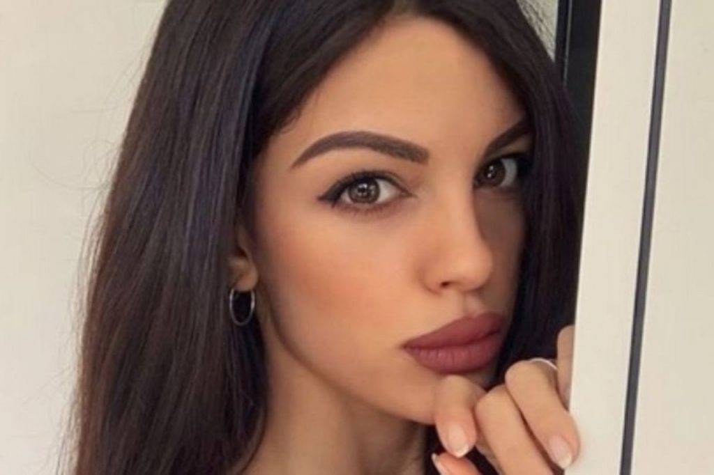 Stash, chi è la fidanzata Giulia Belmonte e dove l’abbiamo già vista