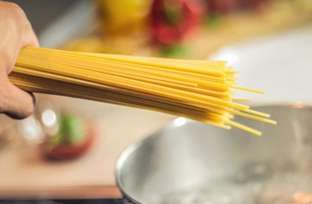 Pasta tonno e limone: il primo piatto super gustoso e rapidissimo da preparare