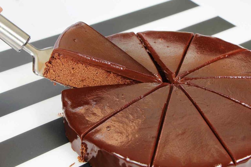 Torta al cioccolato senza cottura: il dessert facile e veloce pronto in pochissimi passaggi