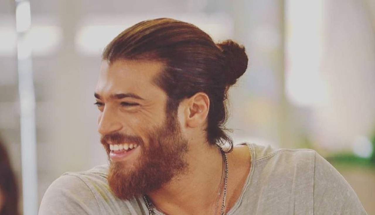 Can Yaman sta male?