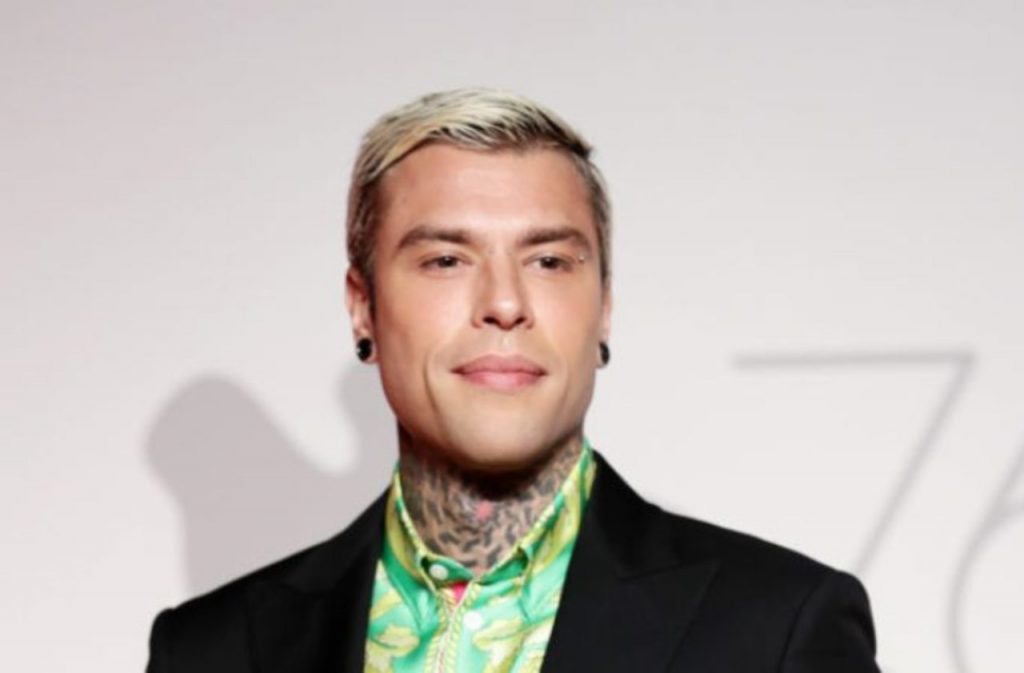 Fedez lancia la sua linea di smalti, il sito va subito in tilt: cosa è successo?