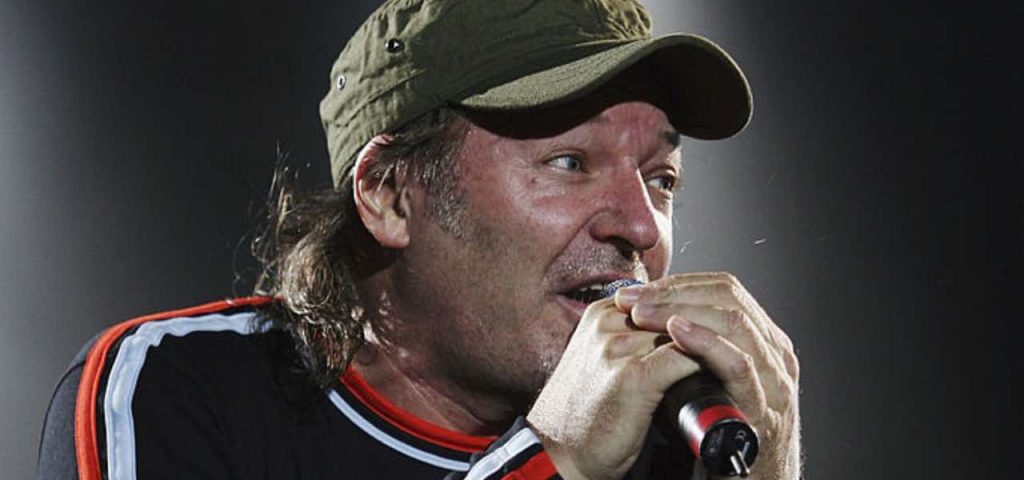 Vasco Rossi, la prima esperienza a 12 anni: “Ero indifeso” | Il racconto