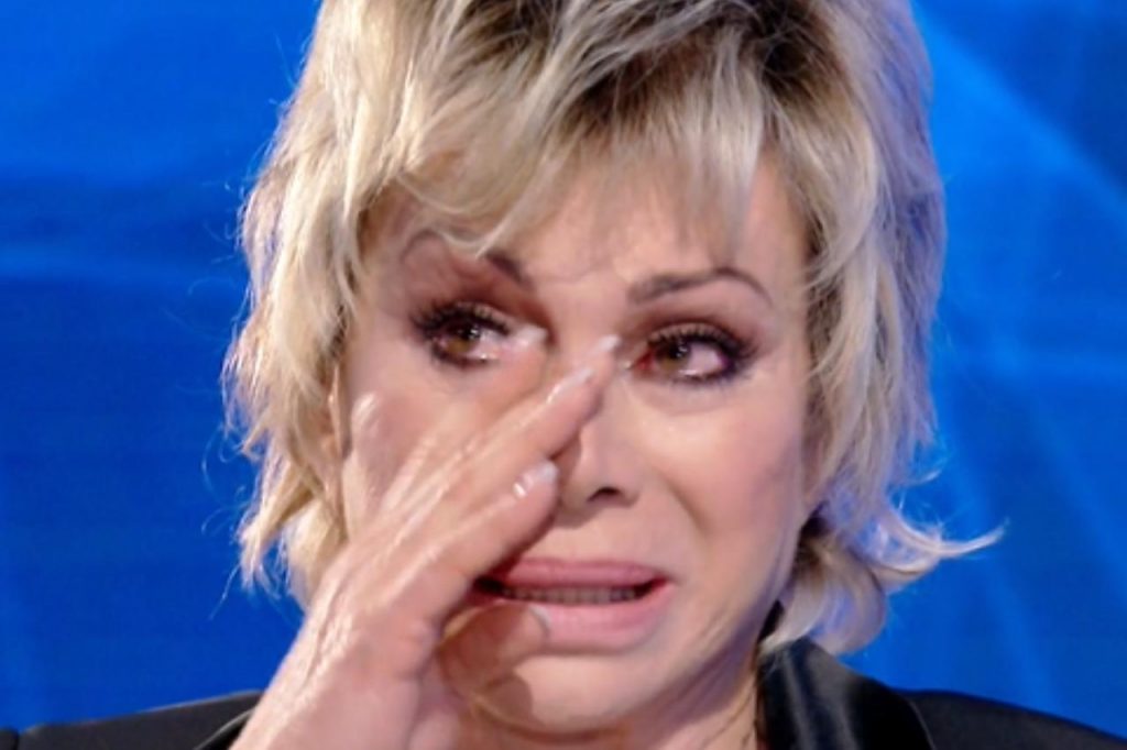 Carmen Russo, il doloroso racconto: “Mi fa stare molto male”