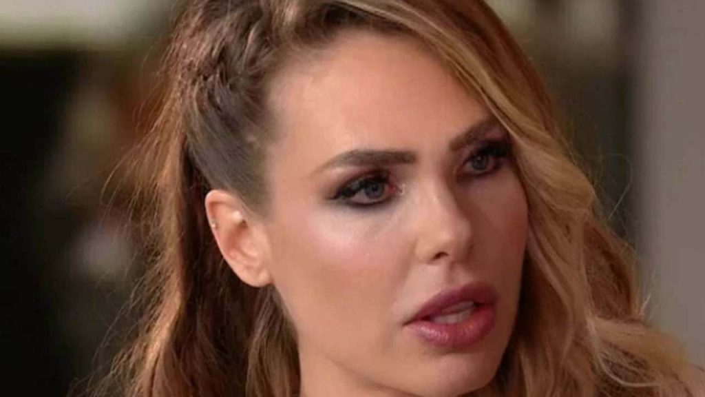 Ilary Blasi, sommersa dalle critiche: la replica è senza pietà