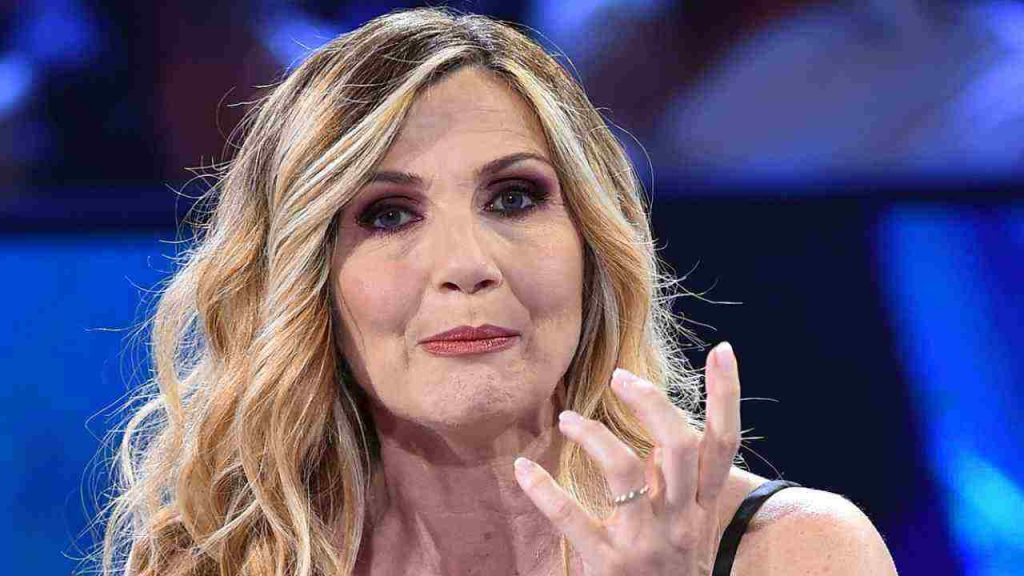 Lorella Cuccarini senza freni su Amici: chissà come ha reagito la De Filippi