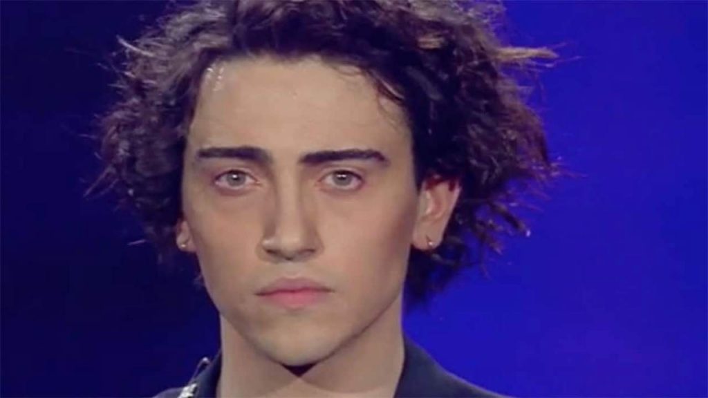 Michele Bravi, da X Factor al dramma che l’ha segnato: “il dolore è una malattia”