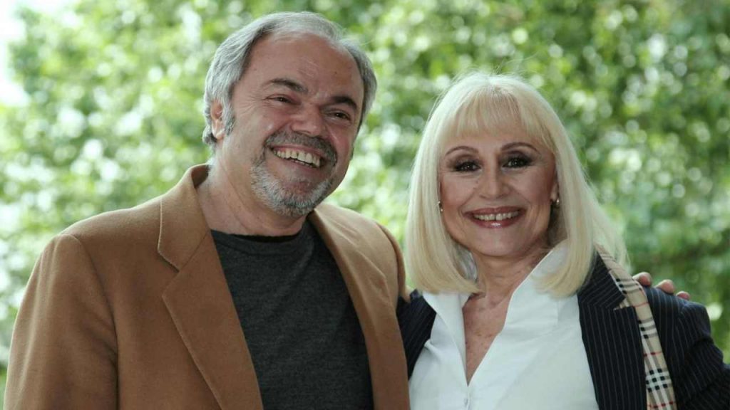 Raffaella Carrà, senza caschetto e frangia | Spunta la rara foto con Sergio Japino