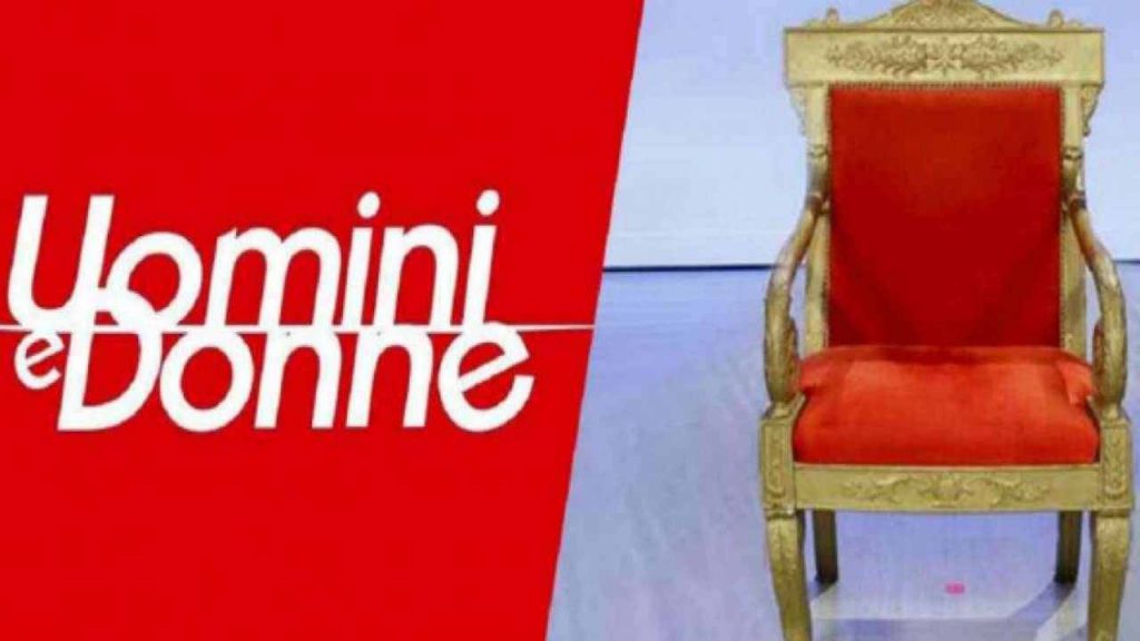 Uomini e Donne, ex gieffino lancia appello accorato: “Maria mettimi sul trono”