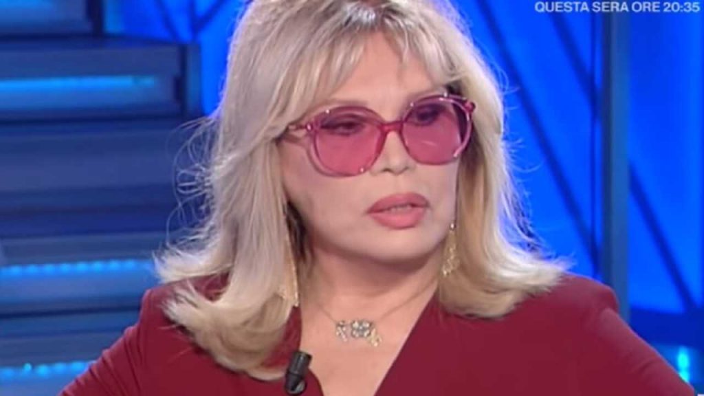 Amanda Lear, ecco com’era veramente prima | Spunta la foto rivelatrice