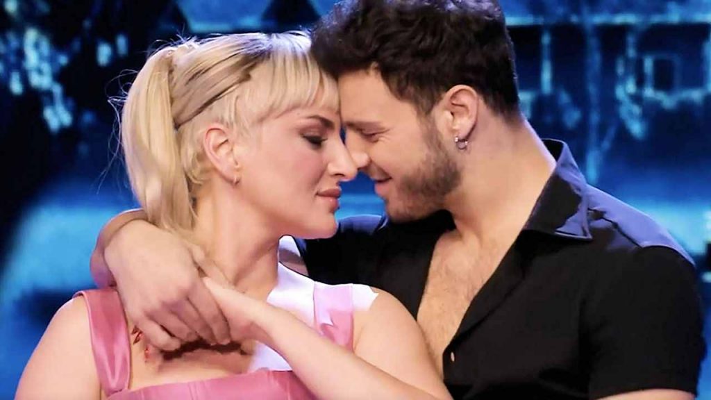 Arisa e Vito Coppola escono allo scoperto: “il ballo prevede intimità e lei…”