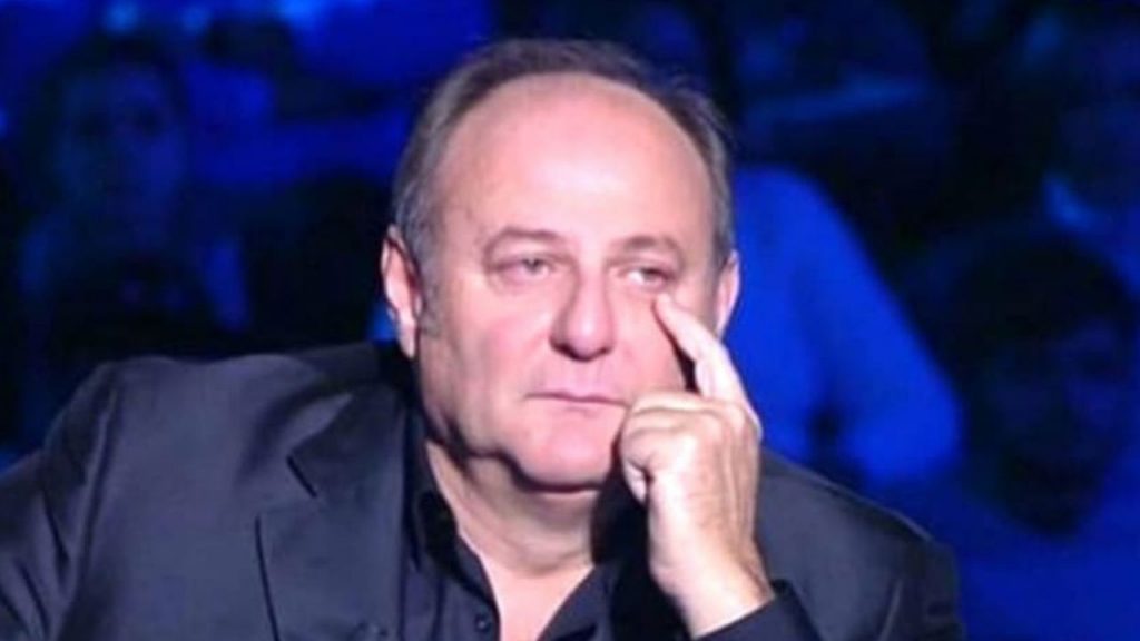 Gerry Scotti a ruota libera: “per anni descritto come obeso o pelato” | La confessione dopo anni