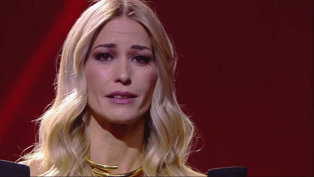 Elena Santarelli, dopo la tremenda malattia del figlio: “mi sono vergognata a farlo”