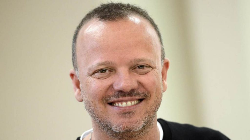 Gigi D’Alessio, l’annuncio l’ha reso un padre orgoglioso: i fan gioiscono con lui