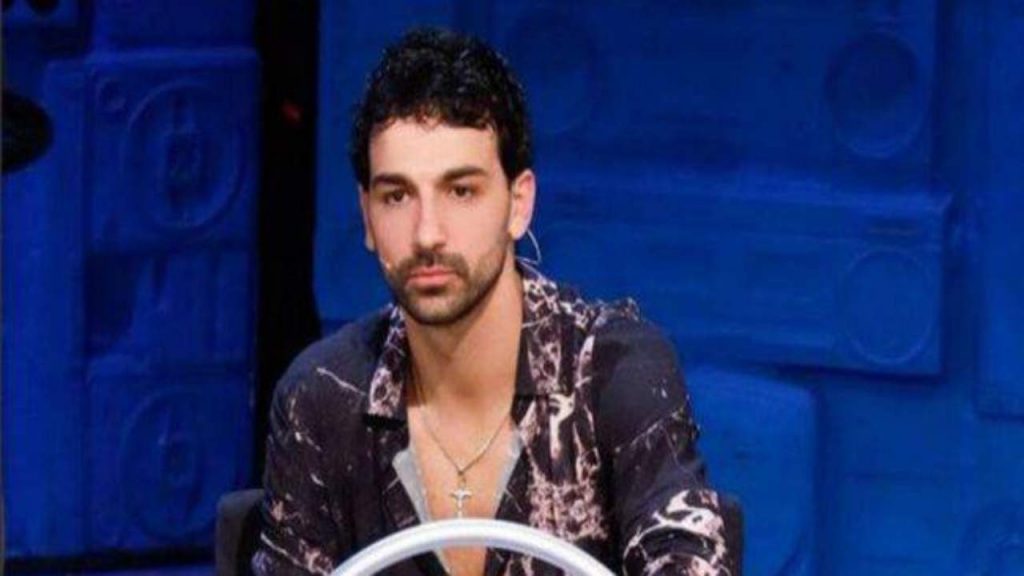 Amici, Raimondo innervosisce un alunno: “è stato uno schiaffo in faccia”