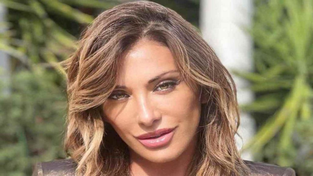 Sabrina Salerno ha occhi solo per lui: chi è il bellissimo