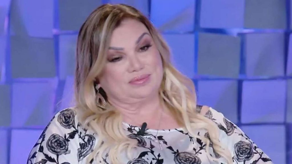 Serena Grandi sul coming out del figlio: “non diventerò mai nonna ma…”