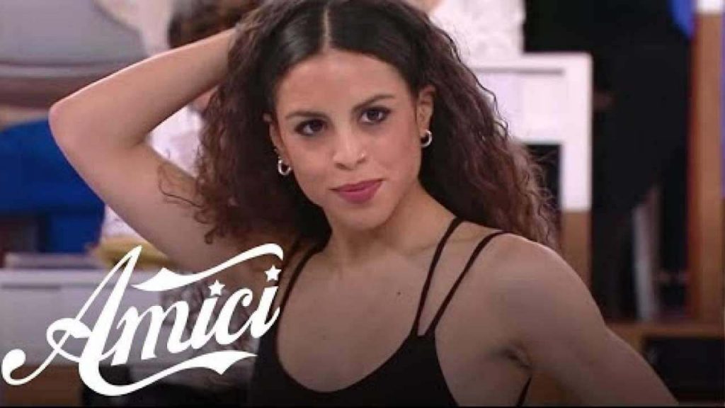 Amici20, avete visto com’è diventata Serena? Ormai sembra una top model