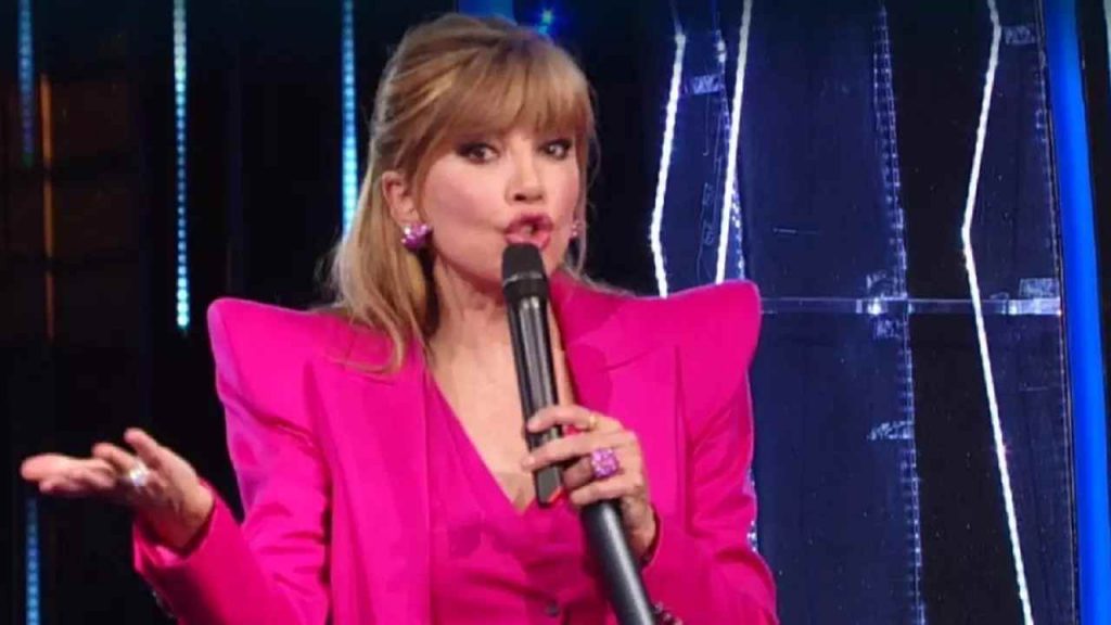 Milly Carlucci, ribaltone clamoroso per Il Cantante Mascherato: scelta proprio lei