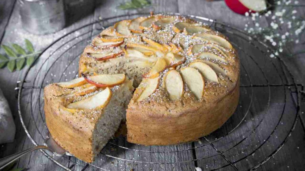 Torta di mele | La ricetta di Benedetta Rossi pronta in 10 minuti