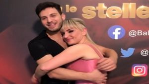 Arisa e vito-ballando-complicità-060122-Altranotizia