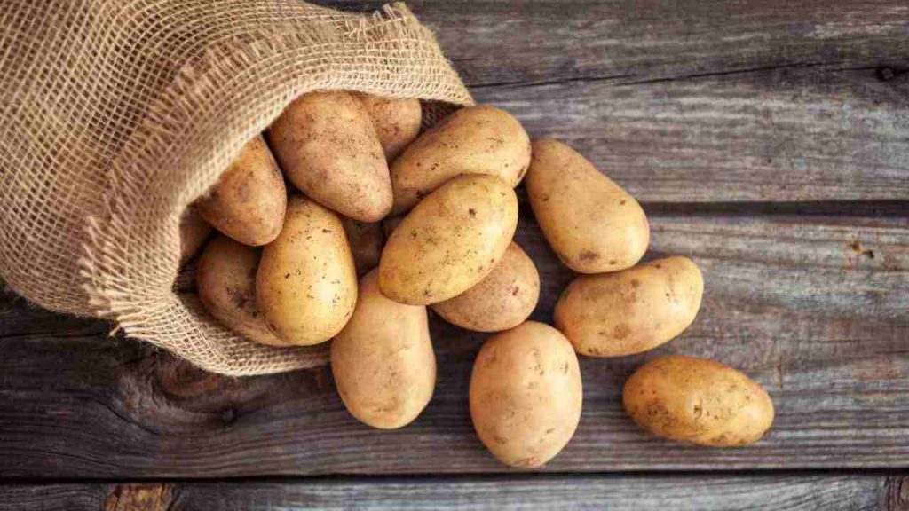 Patate bollite: con o senza la buccia? L’errore che fanno tutti