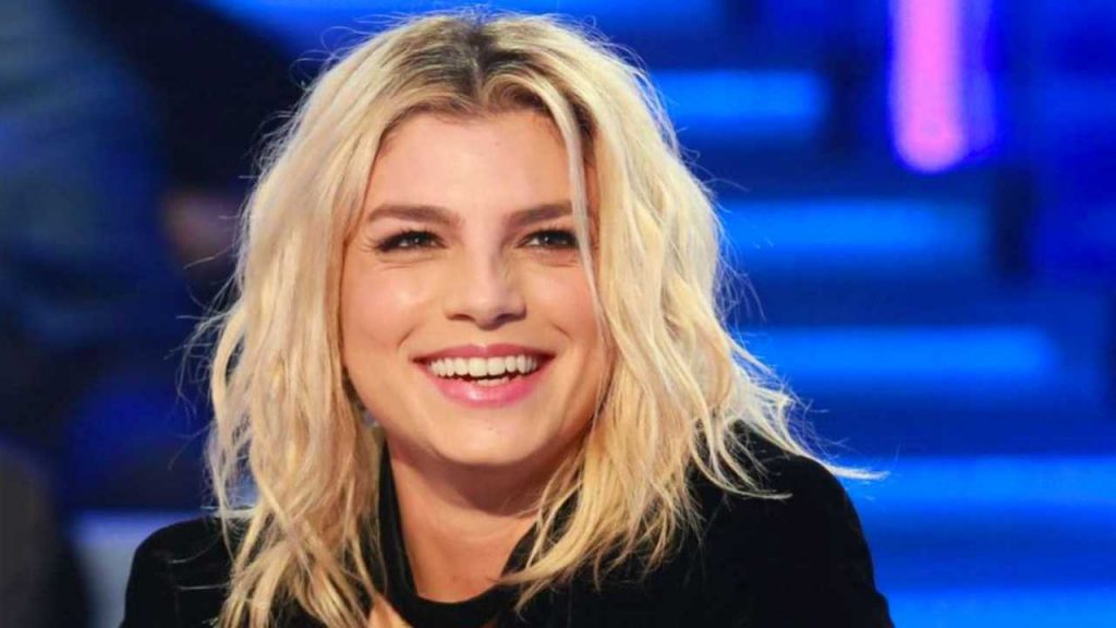 Emma Marrone e gli auguri al suo papà: i fan però hanno notato solo la maglietta