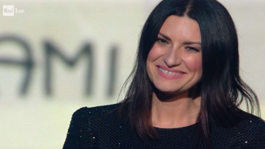 Laura Pausini, dopo 30 anni il lieto annuncio: i fan sognano