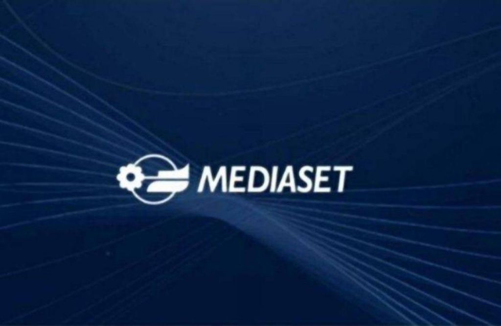 Mediaset, il volto noto fa infuriare il web: “ridicola non la chiamate più”