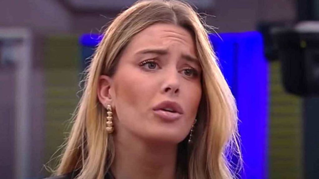 Sophie Codegoni senza filtri | I fan però si scatenano: “l’ha usato e ora lo scarica”