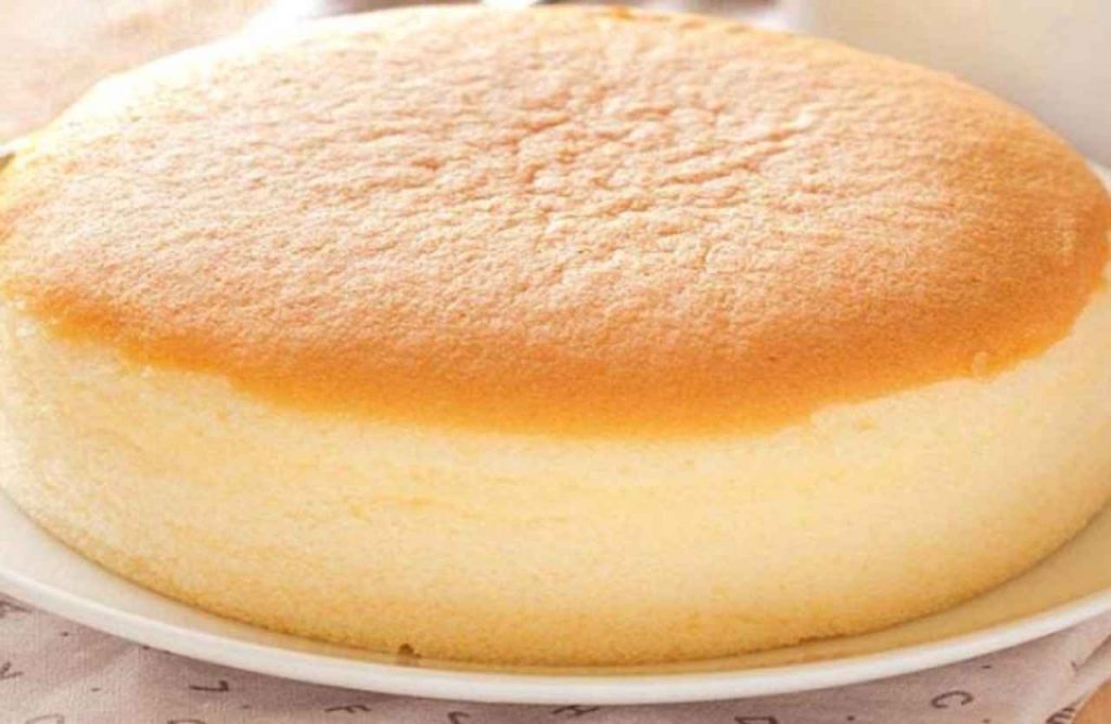 Torta giapponese: solo 2 ingredienti e con meno di 90 Kcal